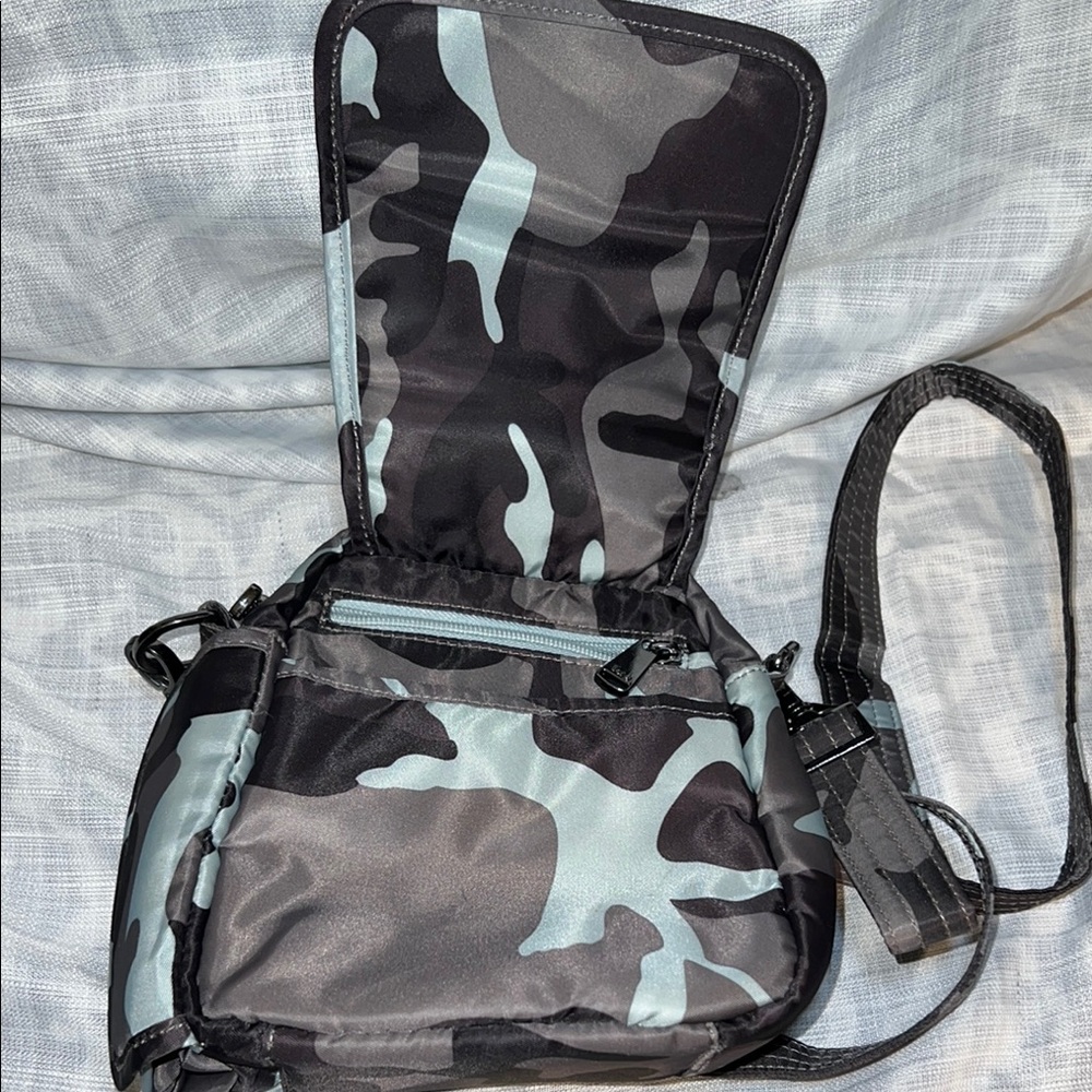 Lug Can Can Blue Camo Crossbody/Belt Bag Purse - Picture 4 of 14